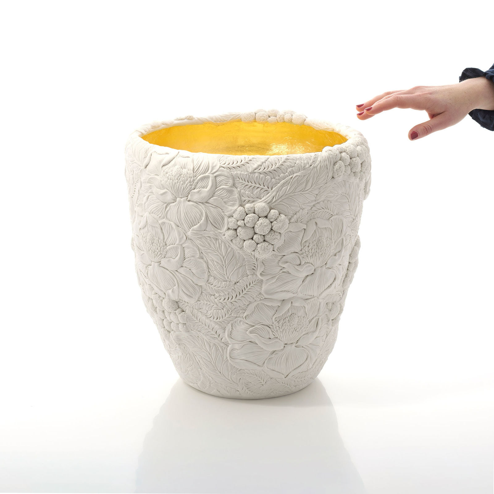 Hitomi Hosono, A Large Magnolia, English Daisy, Pinnate Leaves and Leaves Vase, 2024