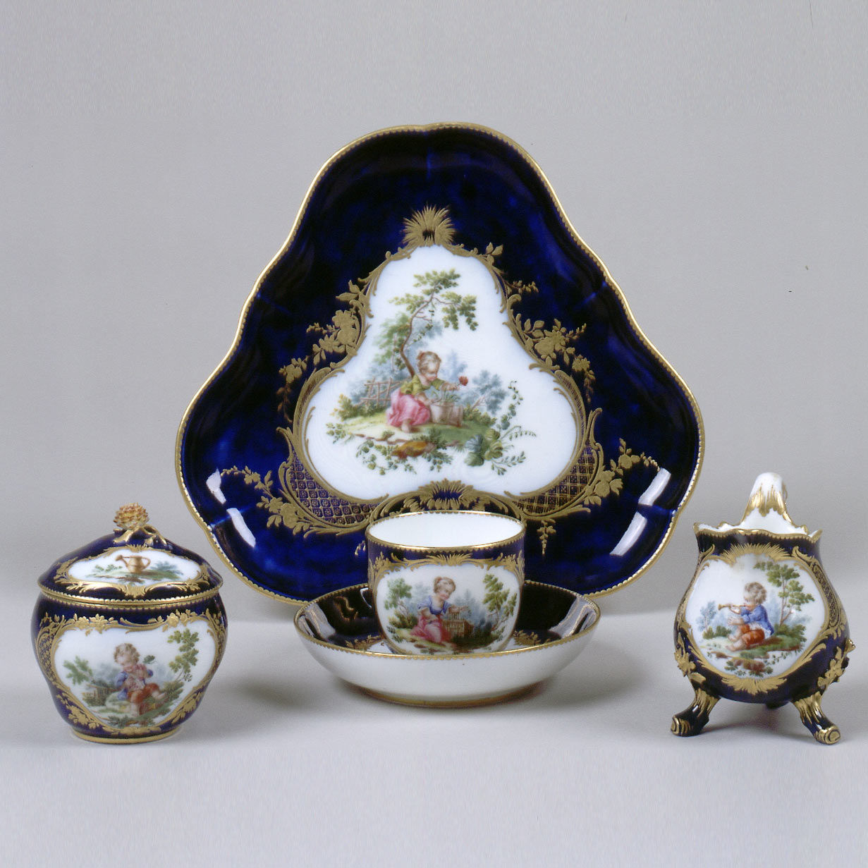Sèvres Porcelain, A Vincennes Porcelain Tea Service, circa 1755