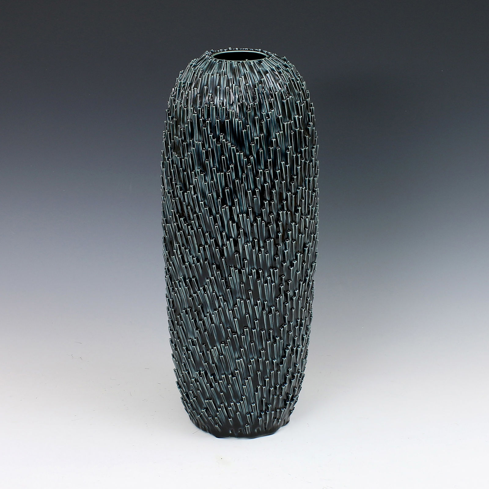 Jonathan Wade, Large Dark Textured Vessel, 2015