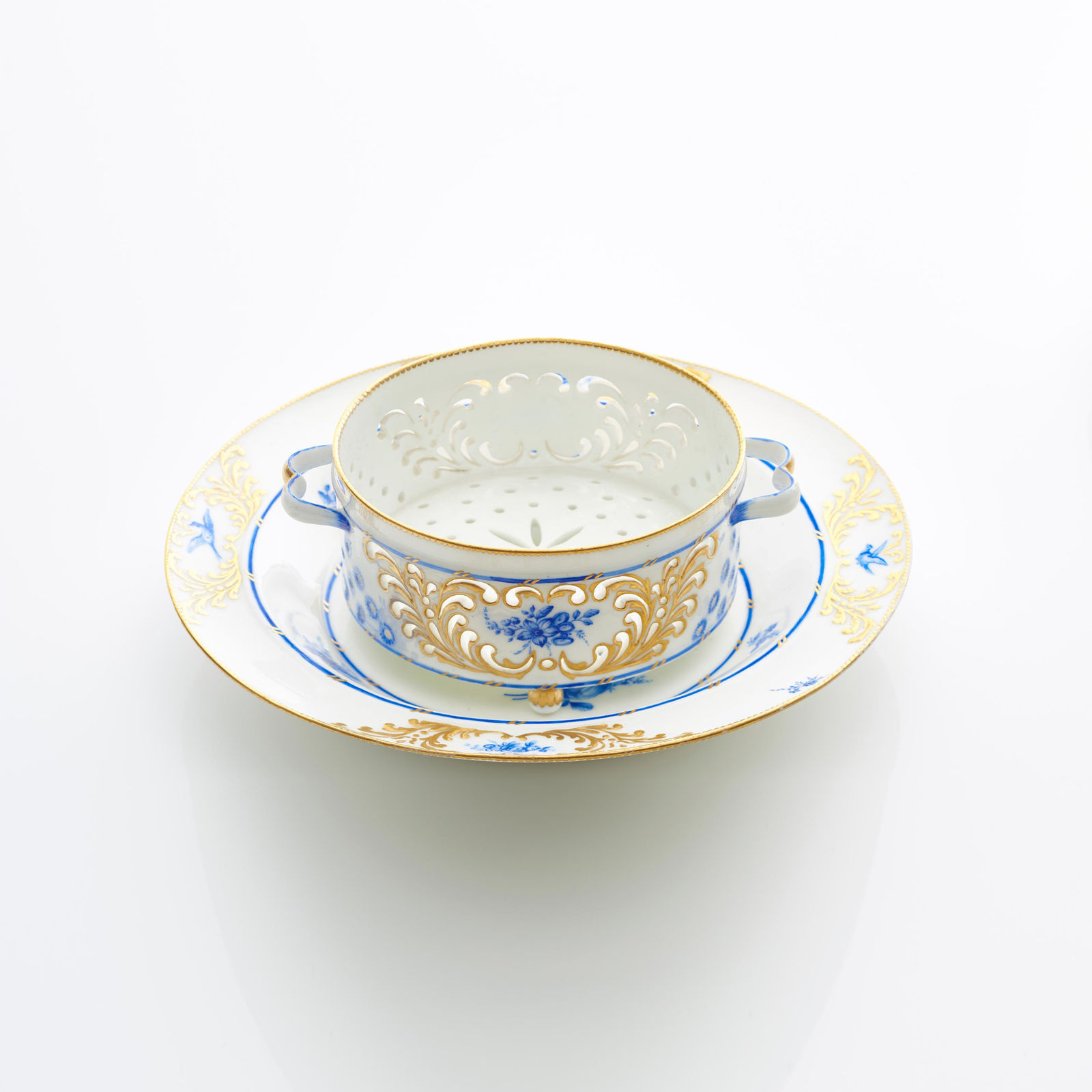 Sèvres Porcelain, A Vincennes Porcelain Cheese Dish & Stand,, 1753-54