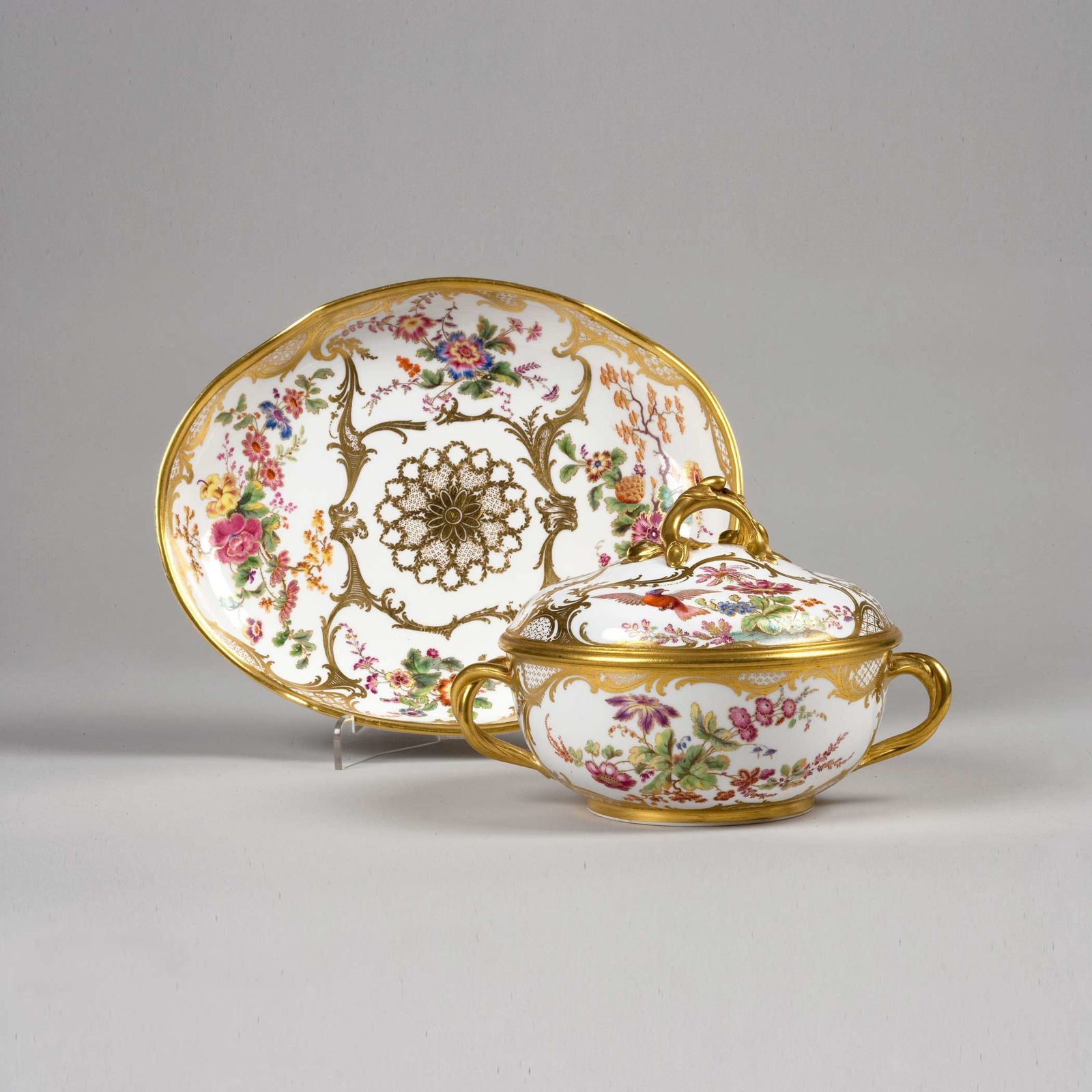 Sèvres Porcelain, An Exceptionaly Fine Sèvres Hard-Paste Ecuelle, Cover & Stand, 1775