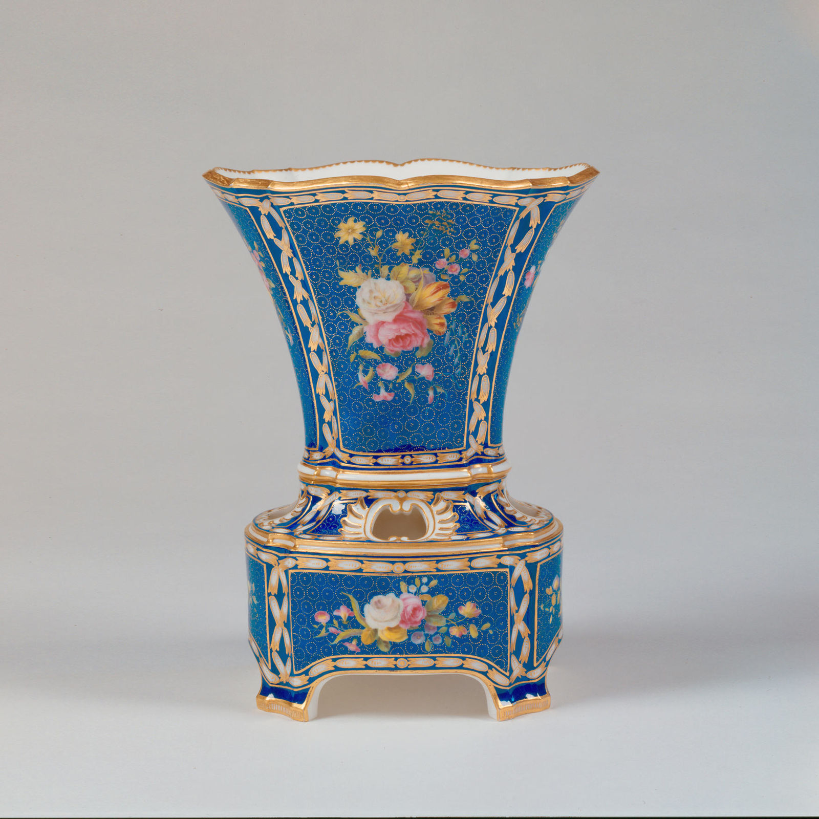 Sèvres Porcelain, A Very Rare and Fine Sèvres Bulb Vase Vase Hollandois Nouveau, Third Size, 1768
