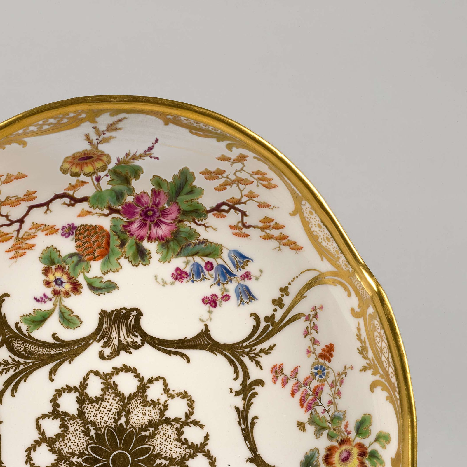 Sèvres Porcelain, An Exceptionaly Fine Sèvres Hard-Paste Ecuelle, Cover & Stand, 1775