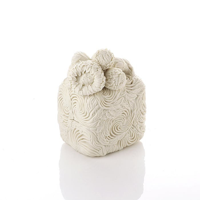 Hitomi Hosono, A Small Square Gerbera and Kaze Box, 2022