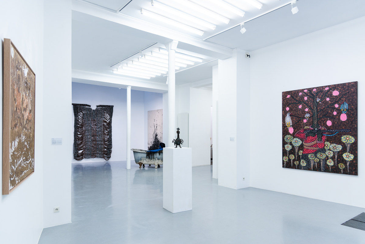 Ousmane Niang painting. Senegalese Artist. Contemporary African art in Paris. AFIKARIS PARIS. Acrylic and pastel on canvas. Pointillism. Anthropomorphic figures.