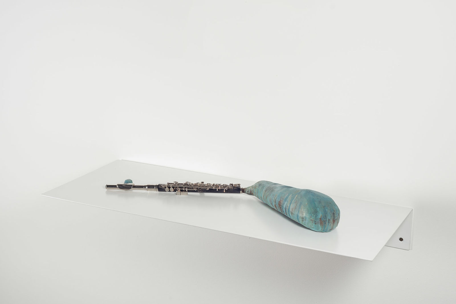 Tatiana Blass, Metade da fala no chão_Flautim, 2025