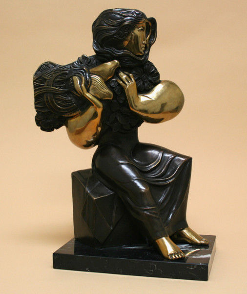 Alvar, Mujer Sentada