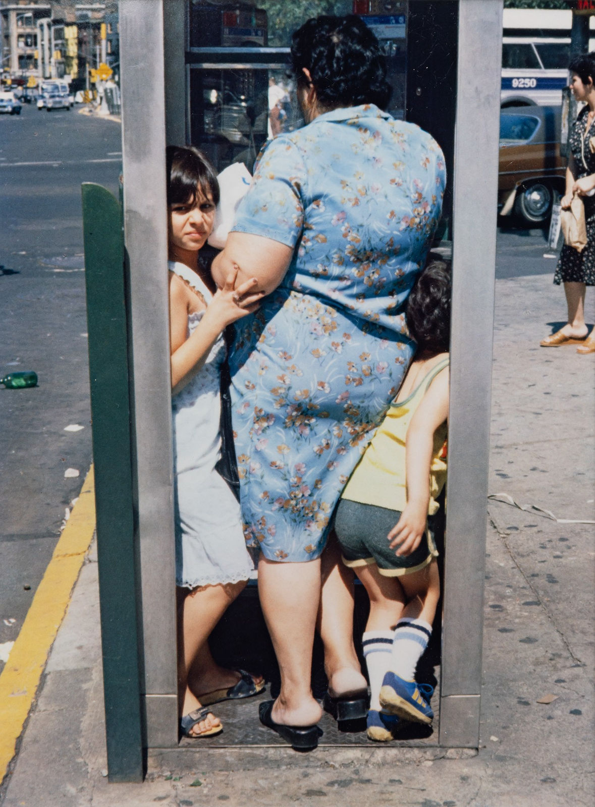 Helen LEVITT, New York 1988 (phone booth) - HL 503, 1988 *
