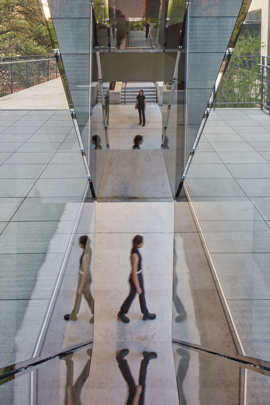 Sarah Oppenheimer, C-010106, 2022