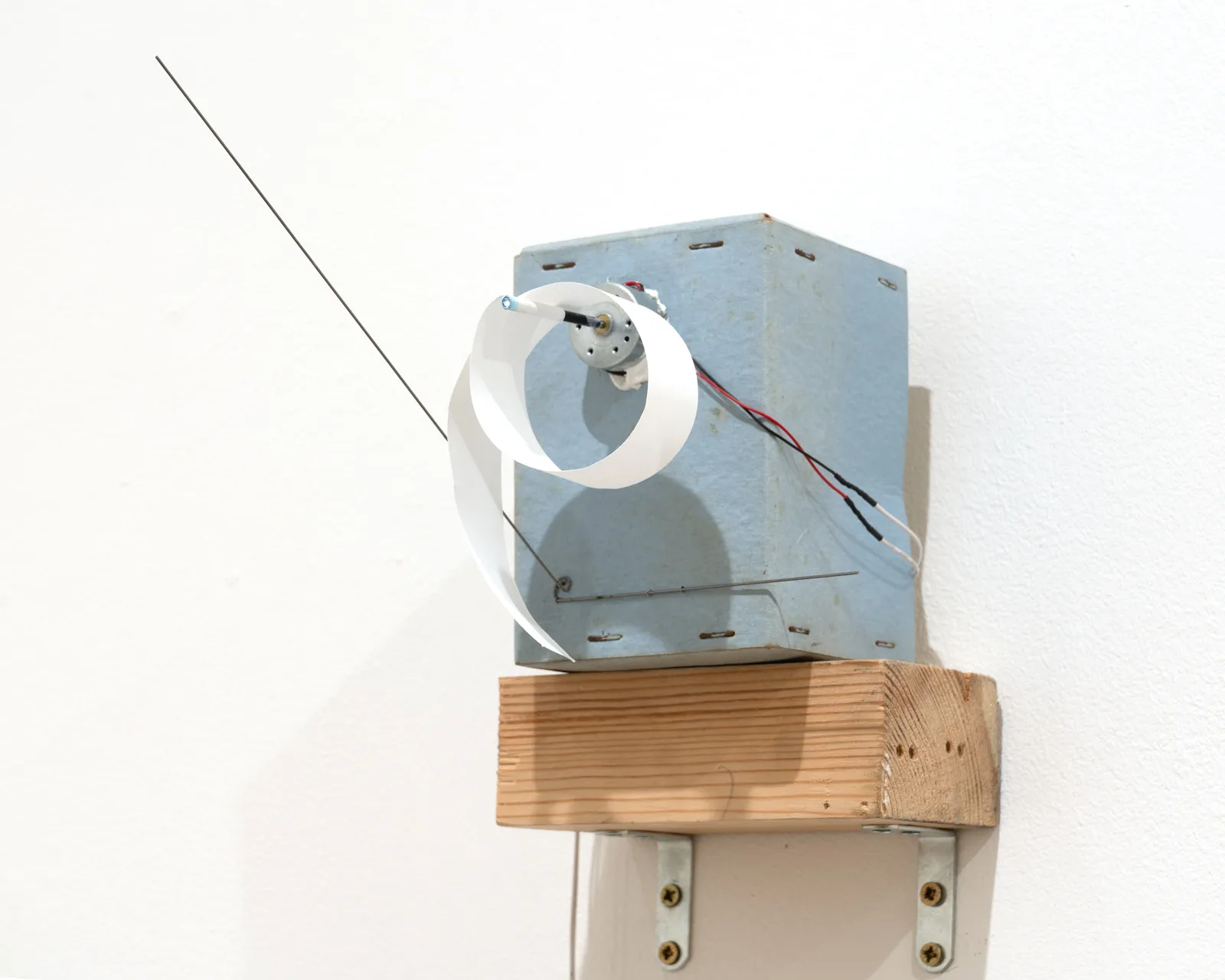 Rie Nakajima, Air Recycle (Box and Wire) , 2024