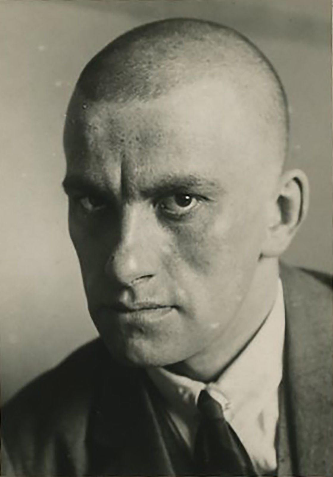 Alexander Rodchenko, Vladimir Mayakovsky, April 1924. Portrait, half profile. Printed by Nikokai Lavrentiev , mid-1950s