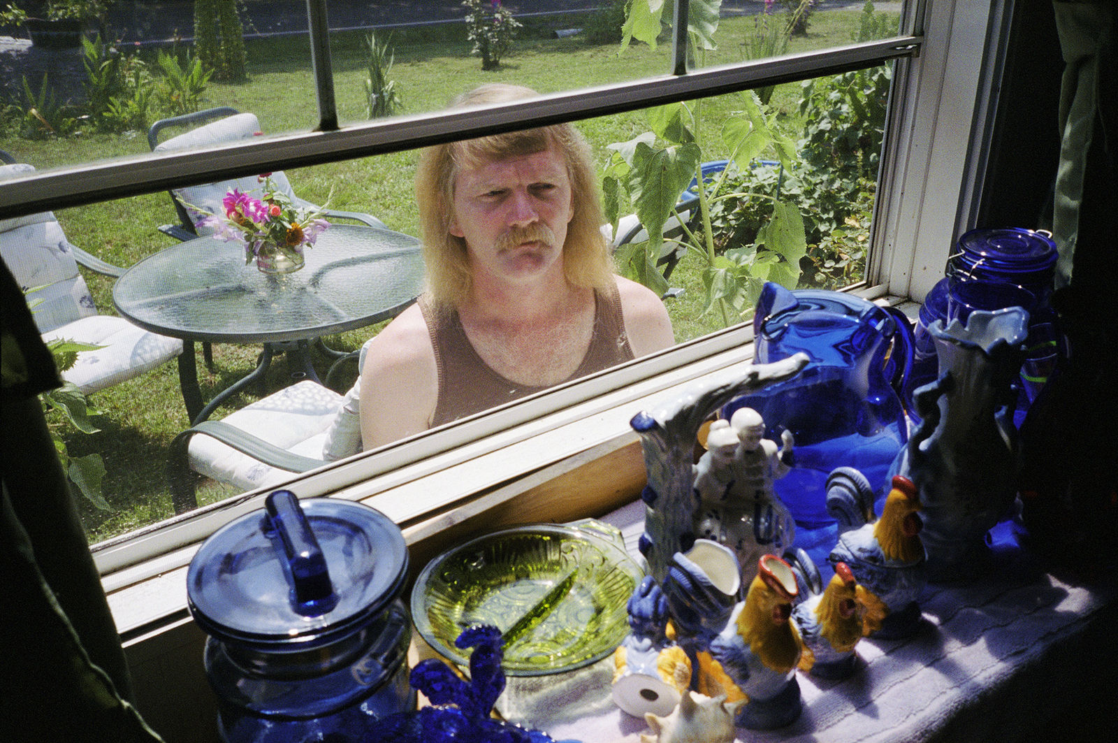 Bertien van Manen, Allen in front of window, Tennessee, 2007