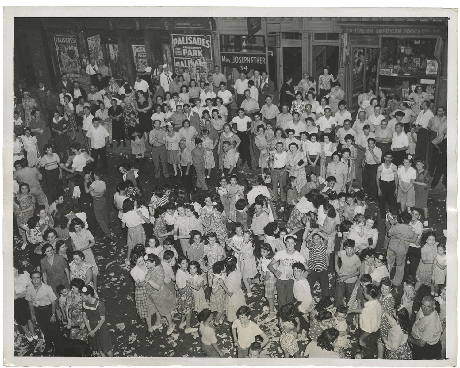 Weegee, Kidnap Victim Returns Home, 1943