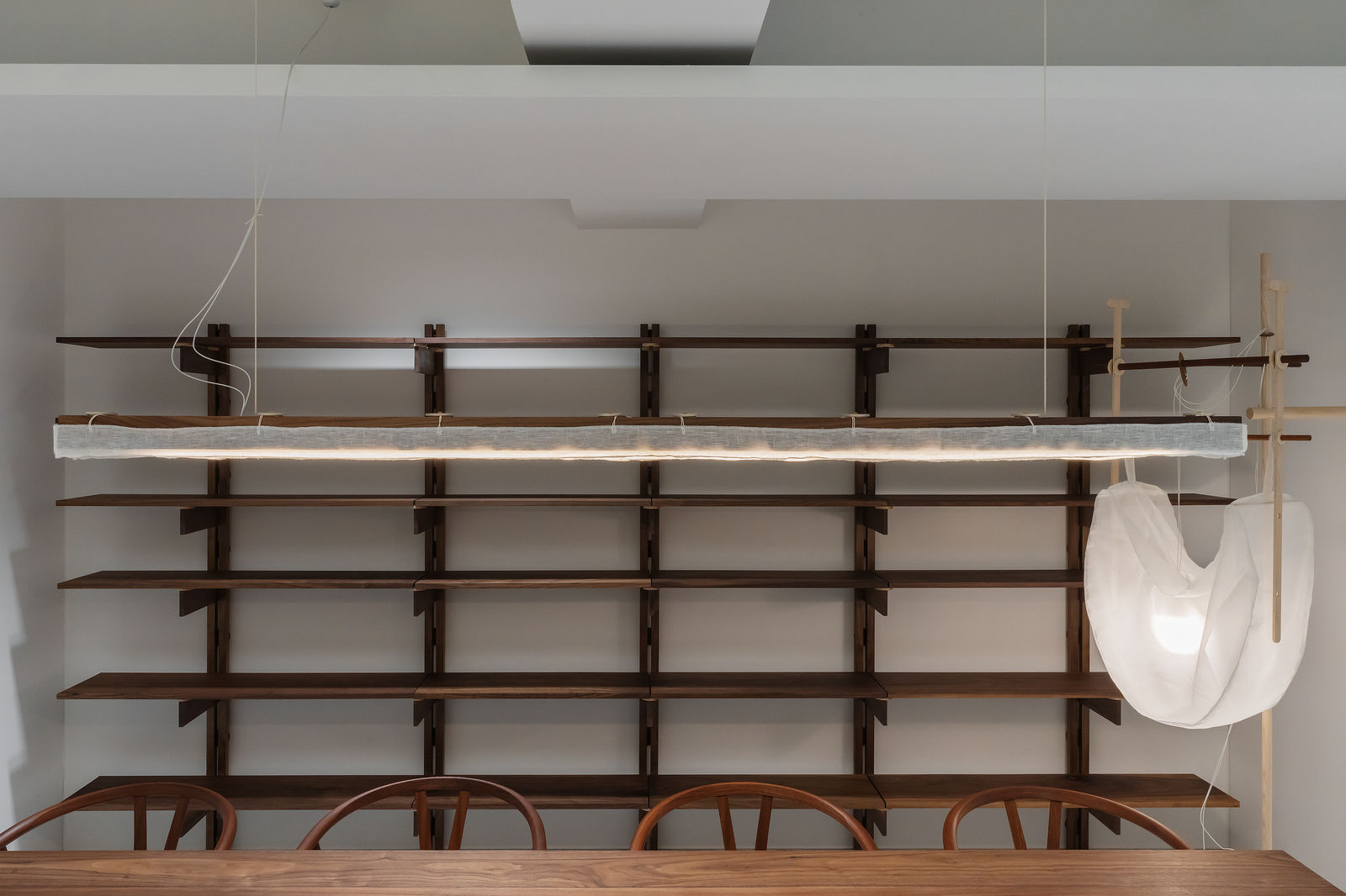 LEE Jeongbae, Sky Long Pendant Light 하늘 긴 등, 2026