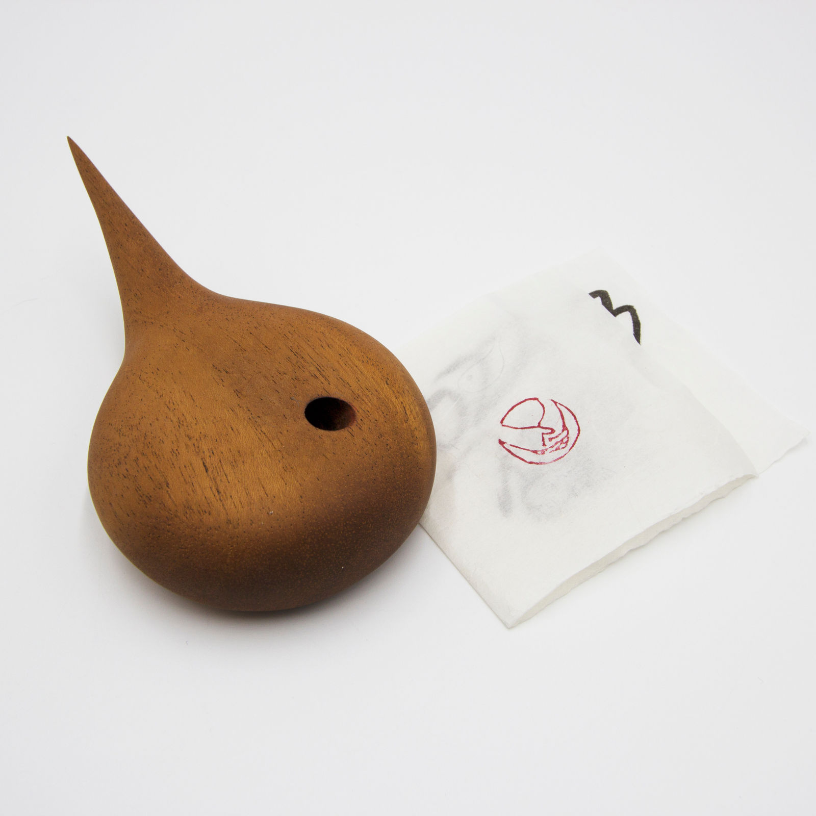 LEE Jeongbae (Design works), 눈물방울 연필꽂이, 2023