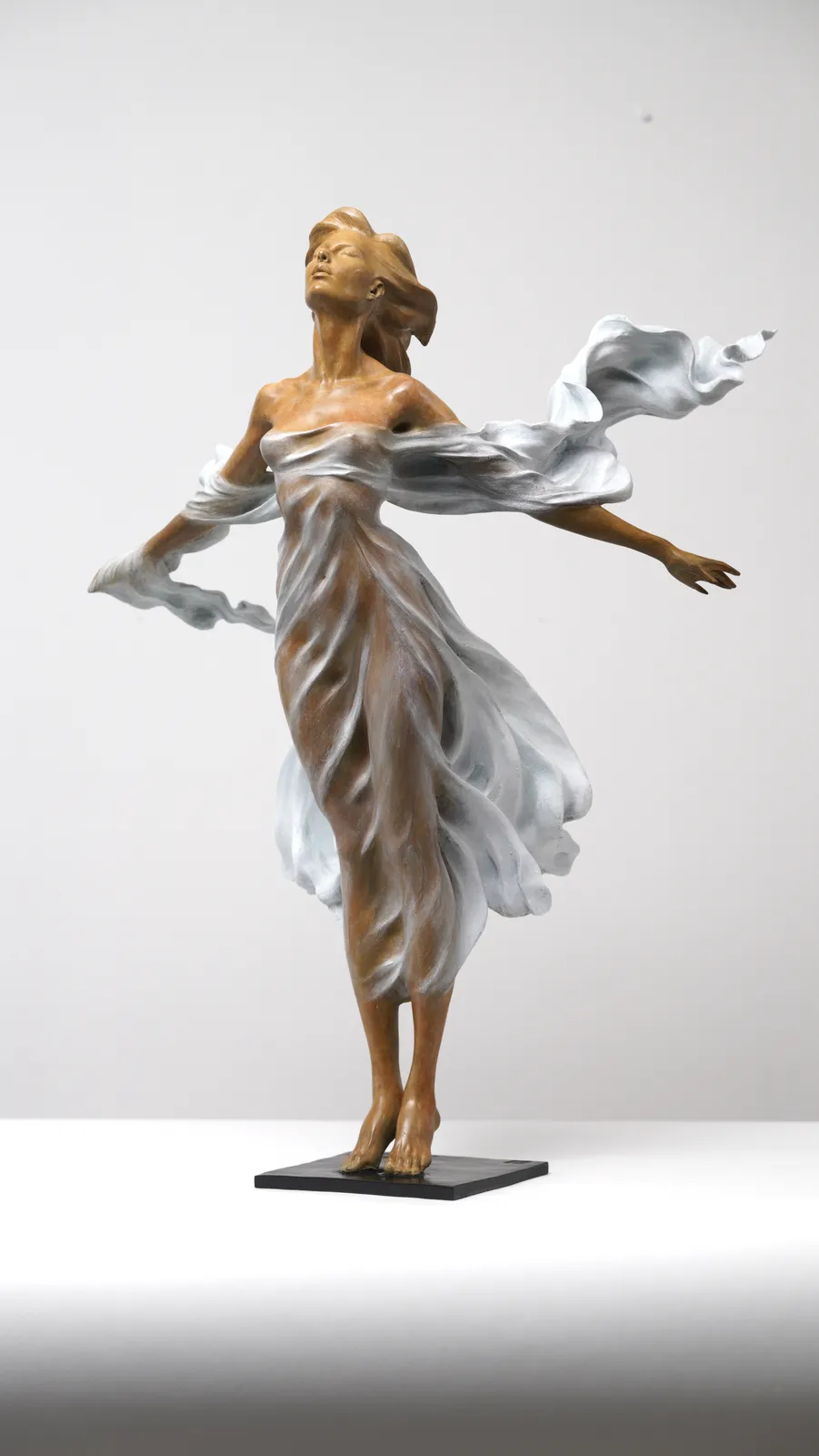 LUO LI RONG, RISE WITH BREEZE, 2024