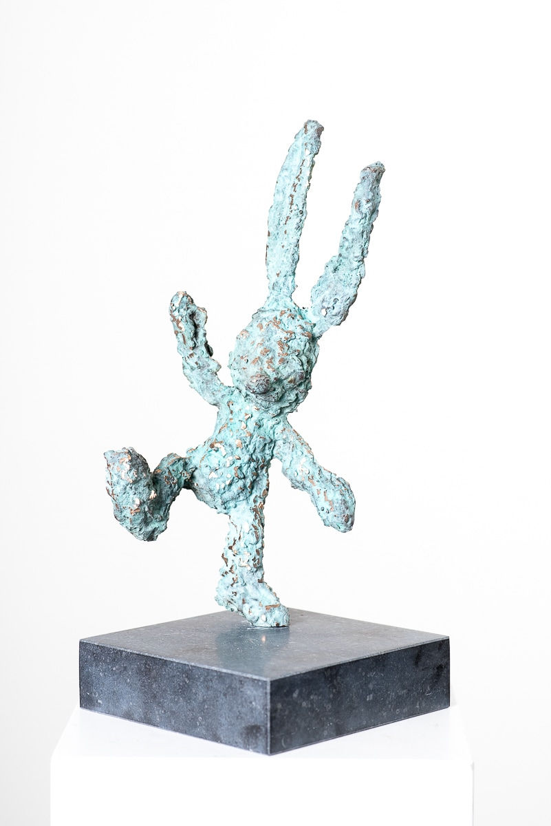 BABETTE DEGRAEVE, BRONZEN KNUFFEL IX (rechter pootje omhoog)