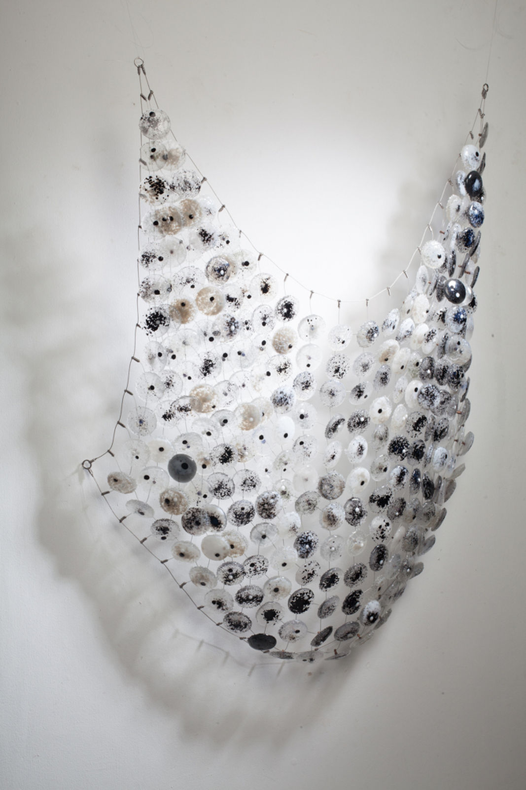 ANA MARÍA NAVA, MANCHAS DE LUZ I - Cast Bullseye Glass weaving, steel wires