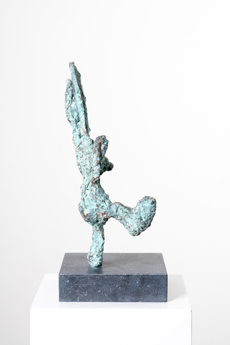 BABETTE DEGRAEVE, BRONZEN KNUFFEL IX (rechter pootje omhoog)