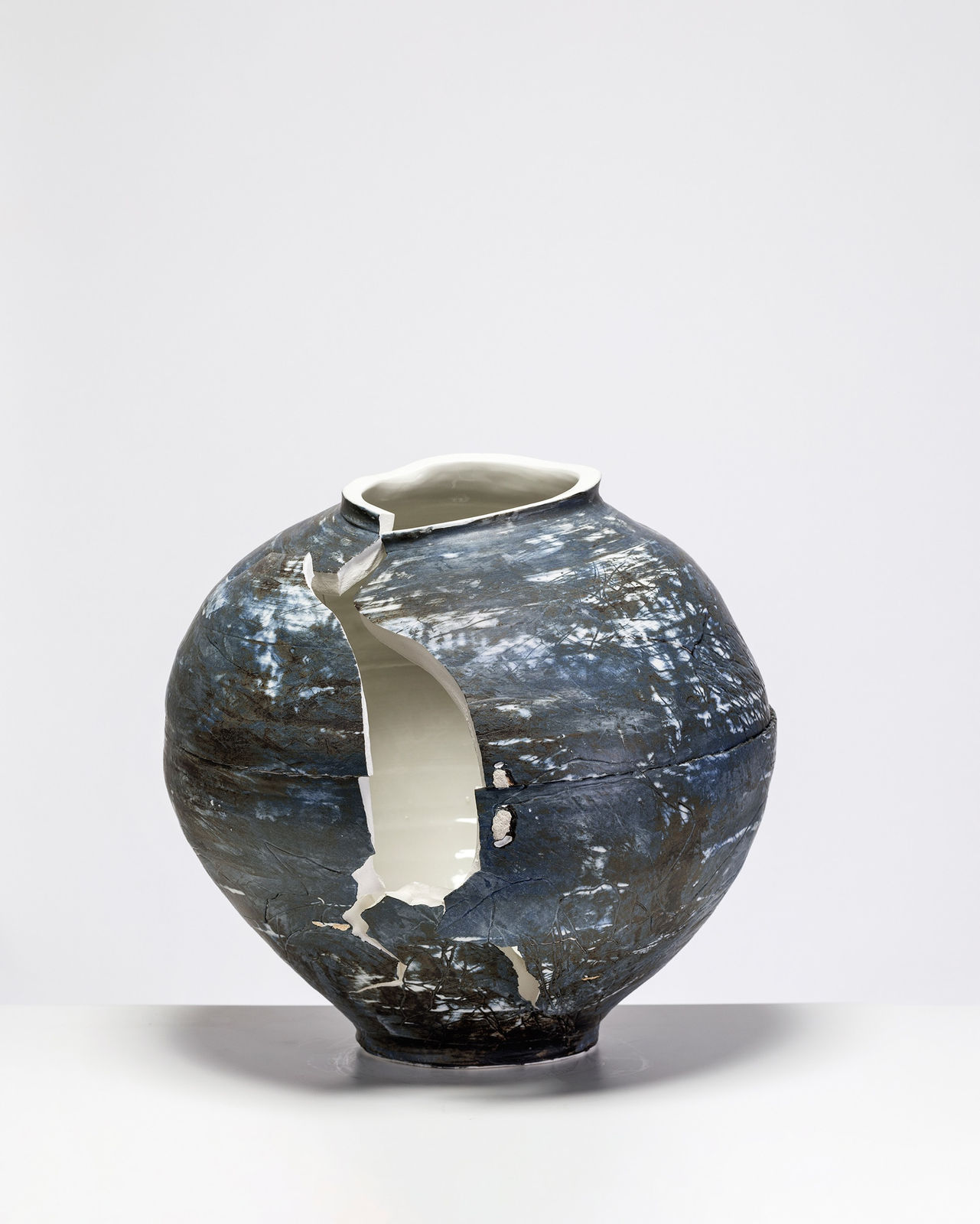 Belinda Fox & Neville French, Moon Jar X (nocturne), 2022