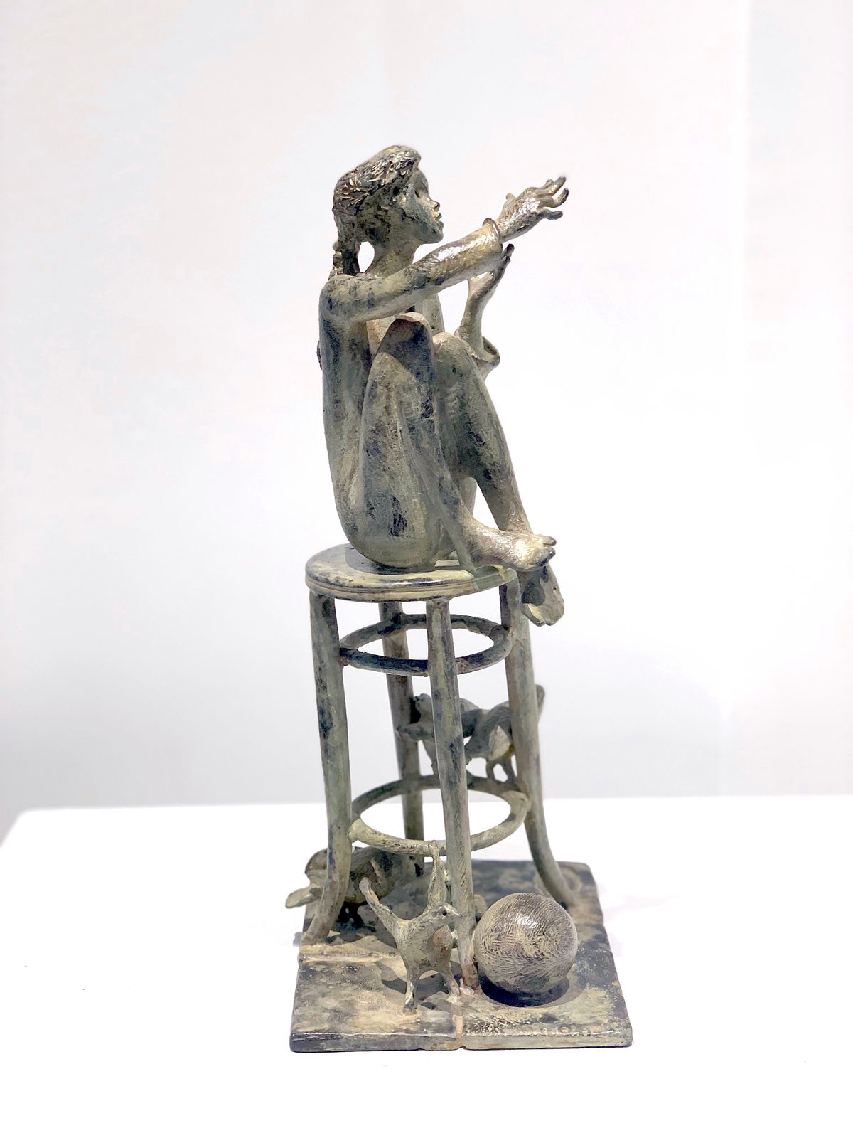 La piccola Chimera, René Julien, scultura in bronzo, scultura angelo, scultura d'amore, scultura onirica, scultura musicale, scultura musicale, scultura donna, scultura ragazza, scultura arte, scultura classica, scultura d'interni, arte figurativa, scultura figurativa, scultura contemporanea , interior design, decorazione artistica, decorazione del salone, tema artistico heyi, galleria d'arte belga,