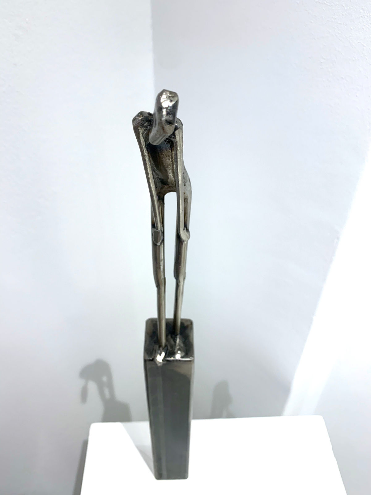 Alive, Caroline Brisset, sculpture, acier, steel, standing person, alone, Covid-19, think, interior, contemporary art, art thema heyi gallery, brussels