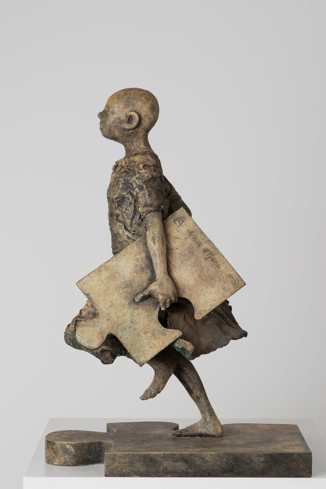 The Missing Link, lieven d'haese, bronze sculpture, puzzle sculpture, walking sculpture, children sculpture, child sculpture, boy sculpture, innocent sculpture, sculpture of hope, sculpture art, sculpture of nature, interior sculpture, figurative art, figurative sculpture, contemporary sculpture, interior design, art decoration, salon decoration, art thema heyi, belgian art gallery