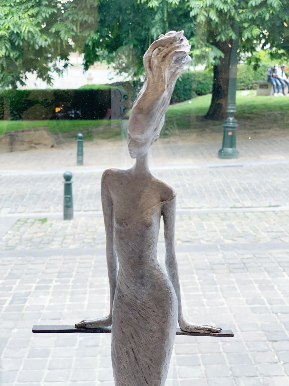 seduction, hedwige leroux, woman sculpture, girl sculpture, young girl sculpture, figurative sculpture, contemporary sculpture, contemporary woman, bronze art, bronze sculpture, sculpture art, interior design, modern sculpture, salon decoration, art decoration, art thema heyi, belgian art gallery