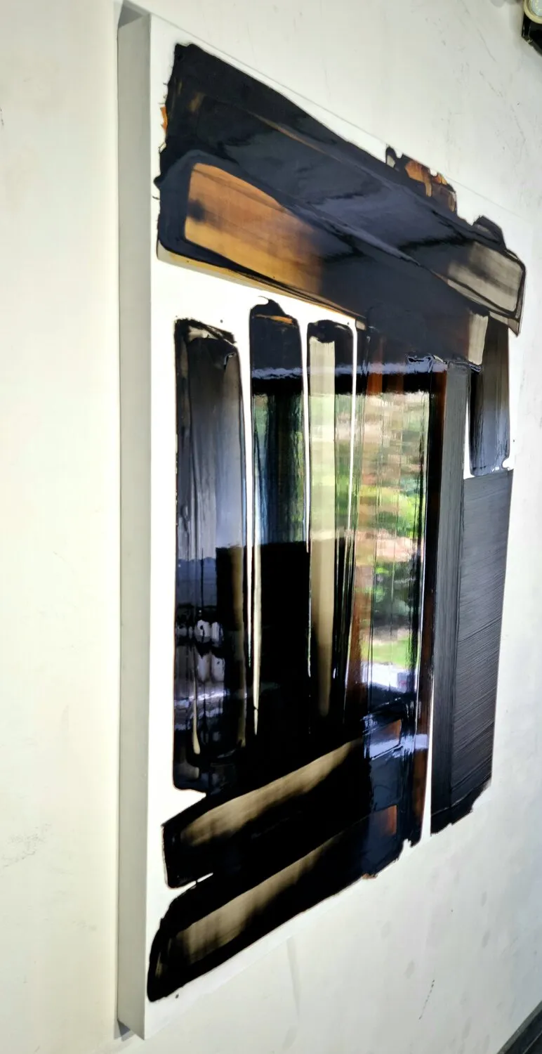 Aptère VI abstract painting of Frédéric Halbreich black and white and brown calligraphic contemporary painting oil painting lacquer on wood at Art Yi gallery in Brussels