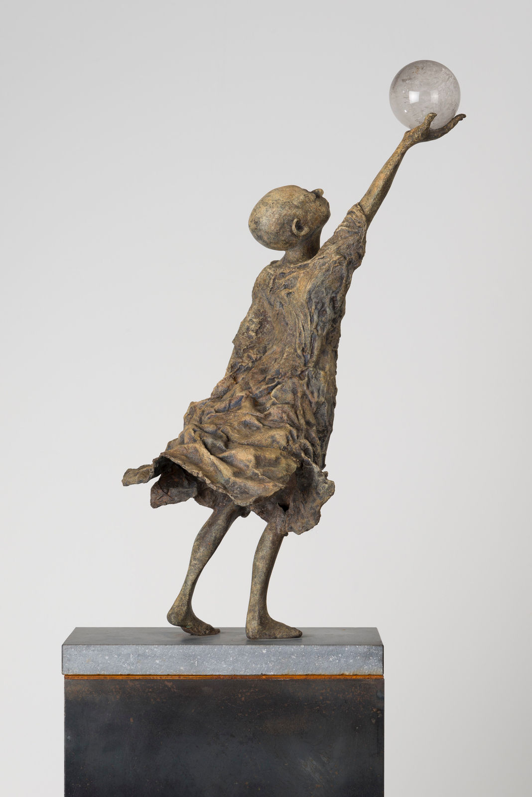 Visionary lieven d'haese contemporary bronze sculpture a boy holding a crytal ball to the sky imagination sculpture child sculpture childhood Art Yi garden sculpture garden art design art gallery in brussels