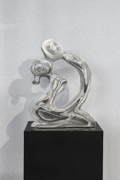 Kazumba couple sculpture love man and woman kiss and dance together contemporary sculpture figurative sculpture of Jean Paul Kala