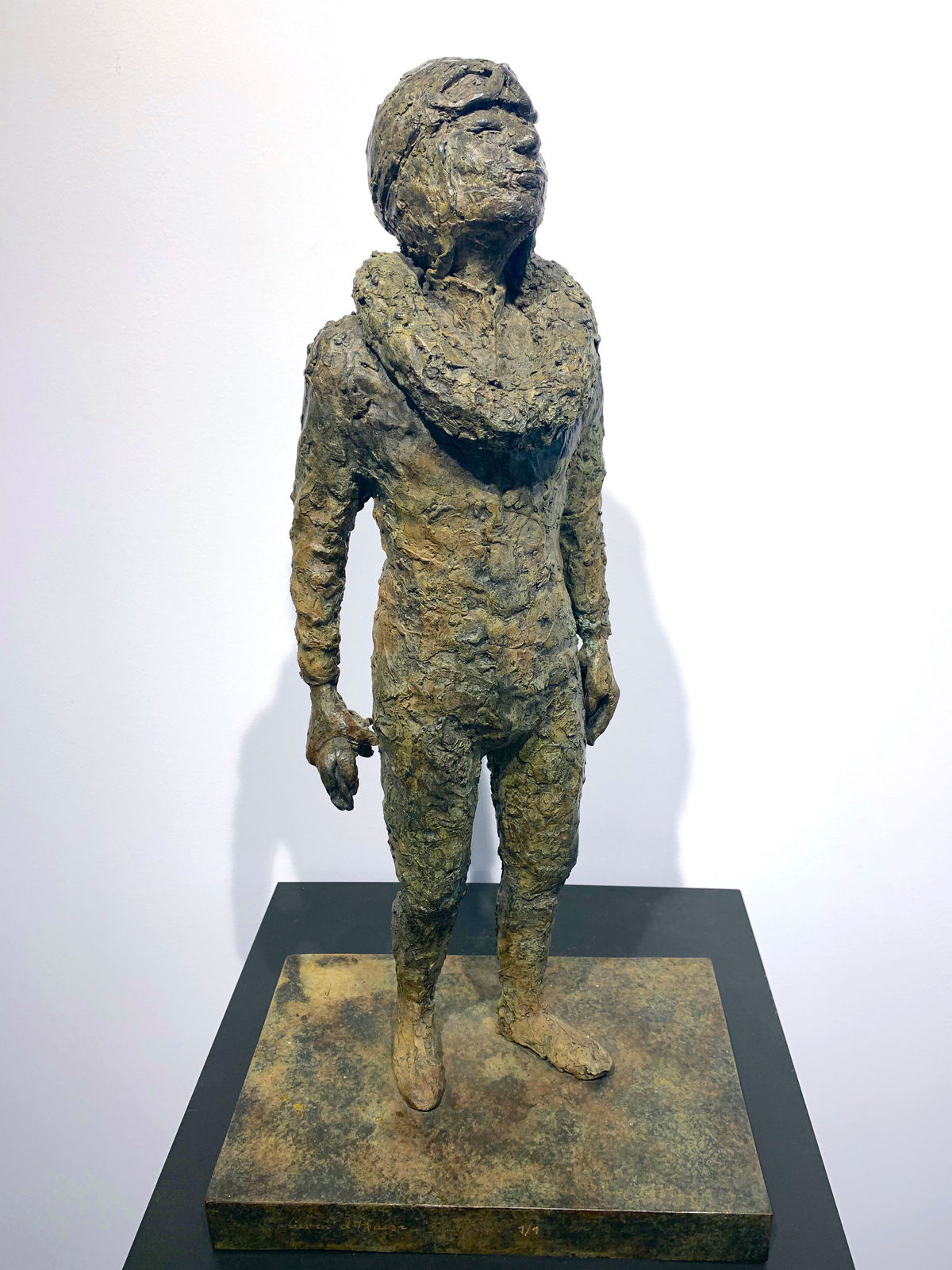 Le gagnant lieven d'haese sculpture contemporaine en bronze sculpture sport sculpture garçon en cours d'exécution Art Yi enfant sculpture rêve d'enfance galerie d'art à bruxelles