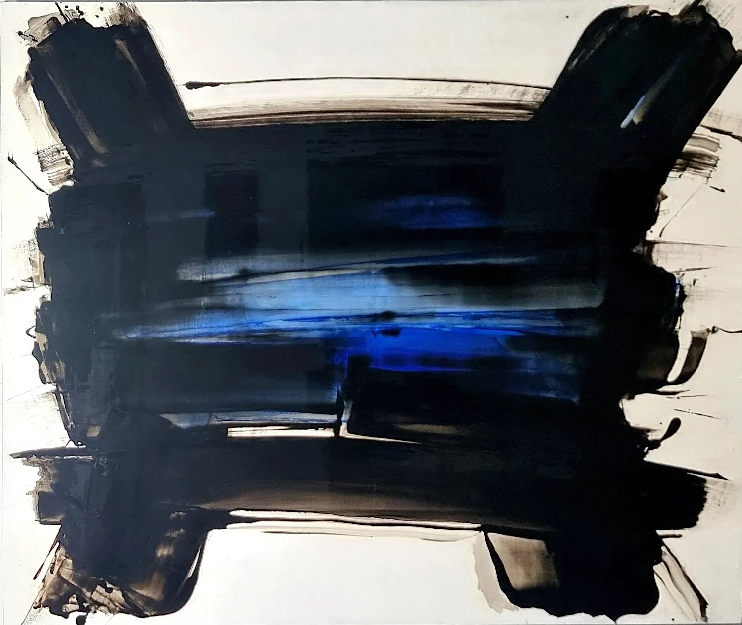 VENETUS LEO AD OPUS abstract painting of Frédéric Halbreich black and white and blue calligraphic contemporary painting oil painting lacquer on wood at Art Yi gallery in Brussels