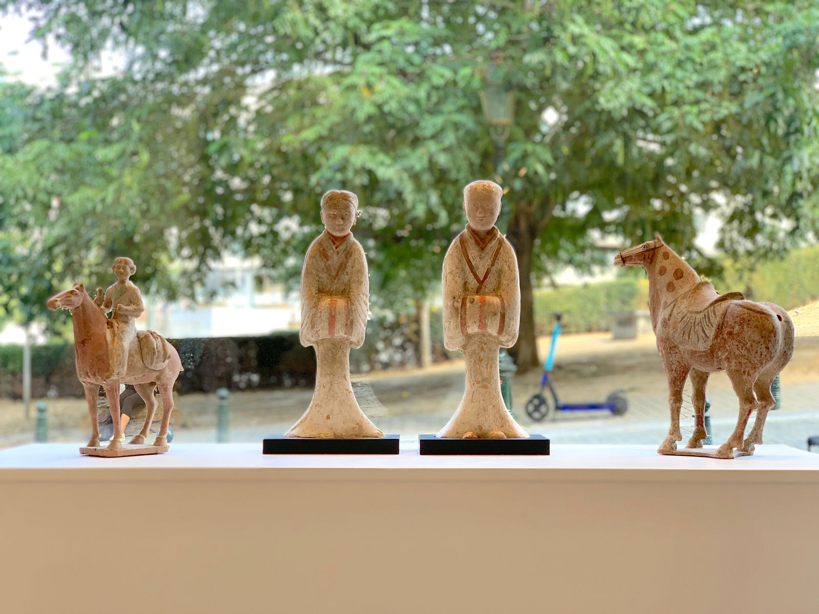 poterie chinoise cheval antique de la dynastie Tang art yi Galerie d'art bruxelloise figurine sculpture Han Dynasty art yi