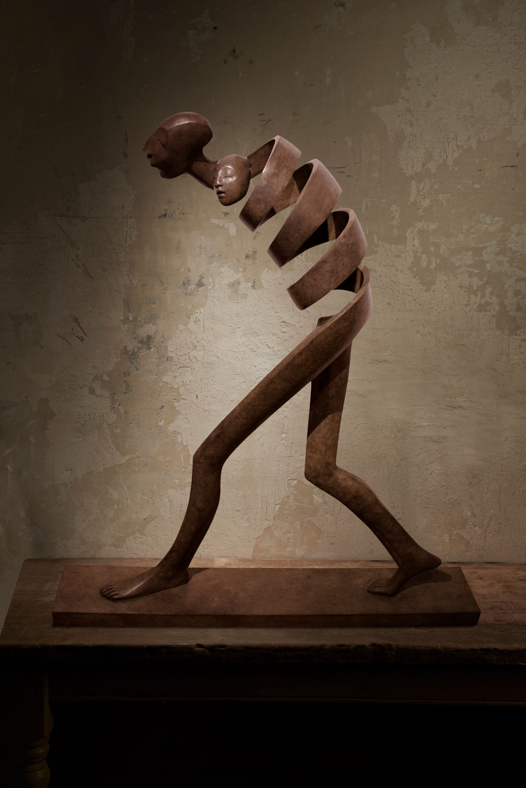 Isabel miramontes sculpture en bronze contemporain art abstrait sculpture décoration design amor amour mère sculpture portant un bébé