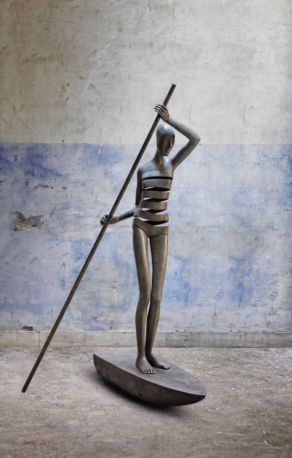 borigine beautiful girl on a boat contemporary bronze garden sculpture monumental sculpture isabel miramontes garden decoration design swimming pool chair art yi gallery brussels