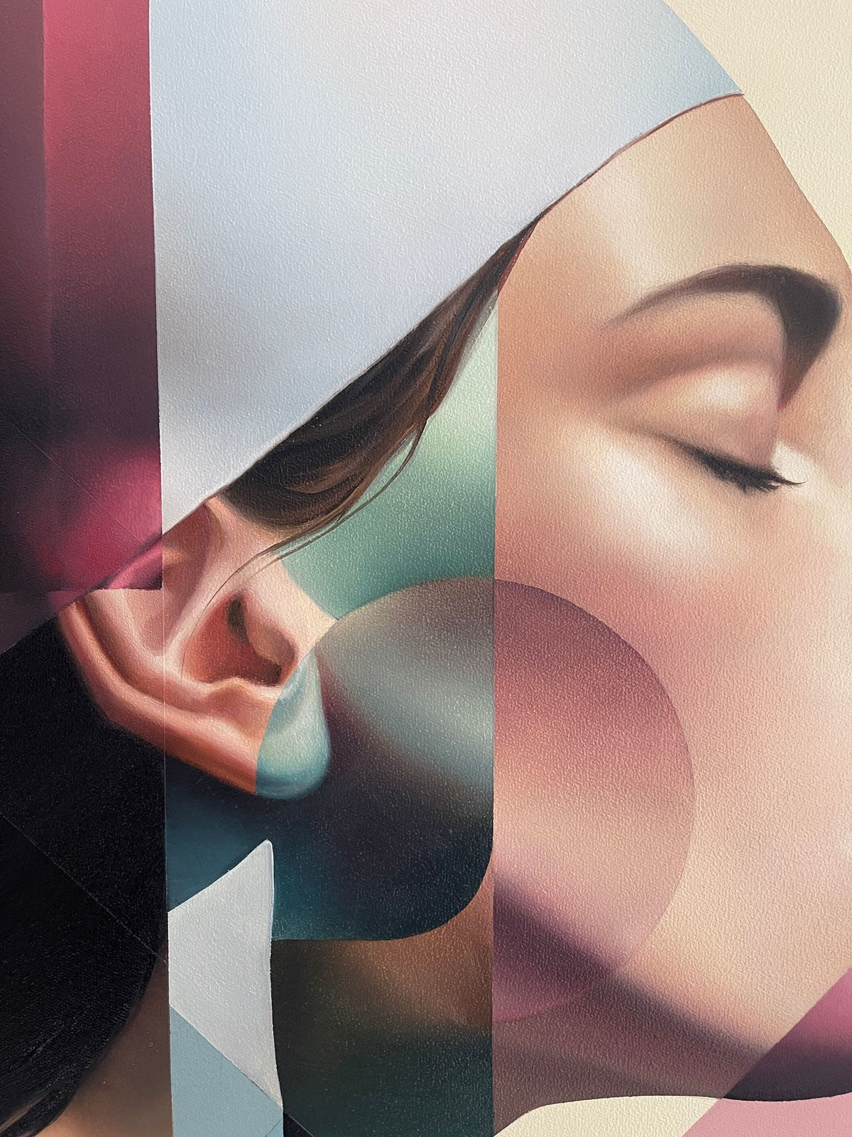 Tondo for a woman in a white cap swimming woman painting figurative painting oil painting acrylic painting contemporary painting Damien Bassez at Art Yi gallery in Brussels