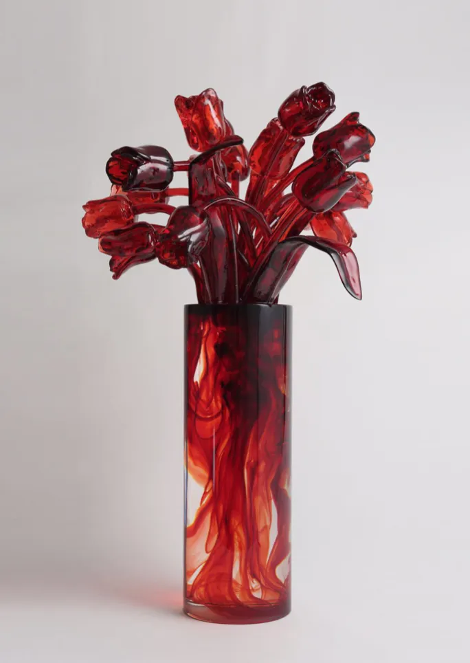 fleur de tulipe sculpture contemporaine résine art fleur sculpture li jinguo antiquités chinoises et peinture japonaise Galerie Art Yi Galerie d'art de Bruxelles