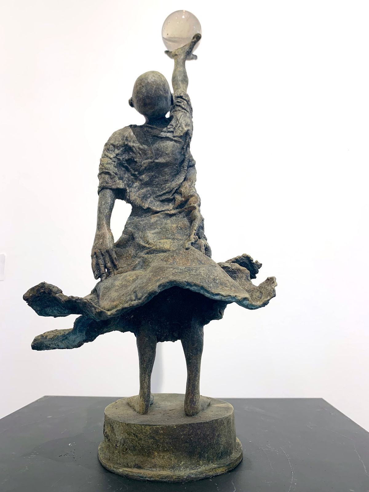 Visionary lieven d'haese contemporary bronze sculpture a boy holdiing a crystal ball sculpture of imagination Art Yi child sculpture childhood dream art gallery in brussels