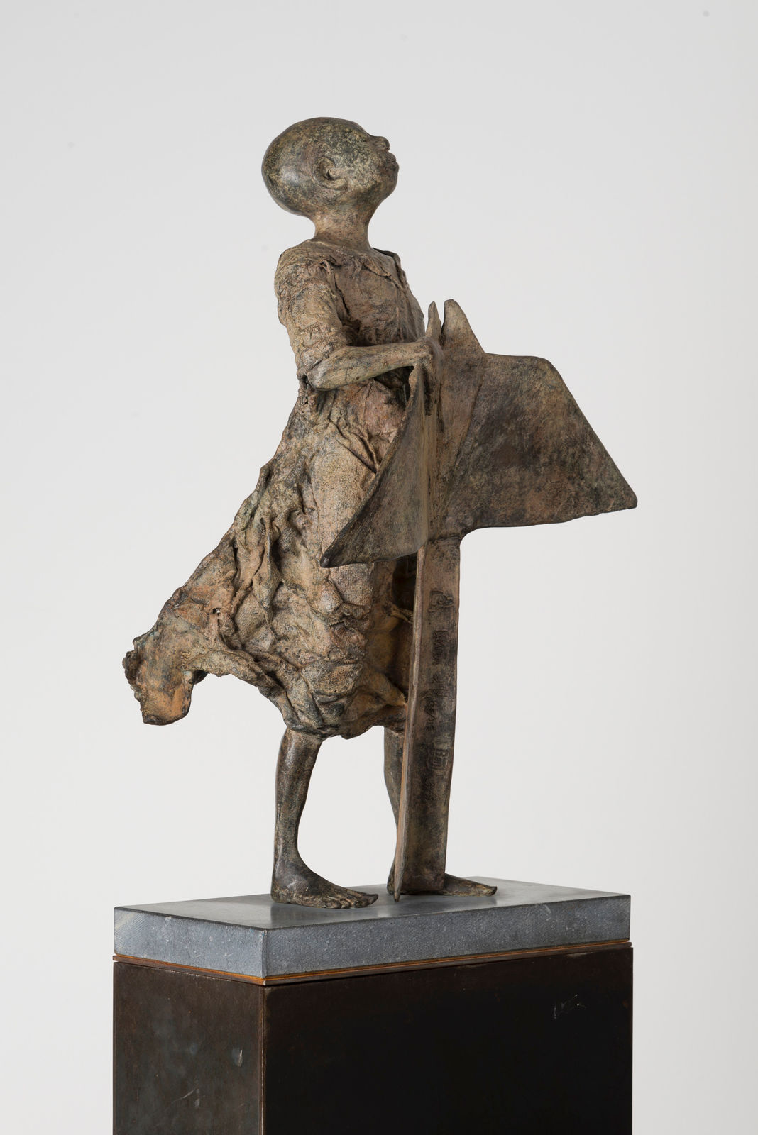 Eureka with socla lieven d'haese contemporary bronze sculpture a boy standing sculpture garden sculpture art garden design Art Yi child sculpture childhood dream art gallery in brussels