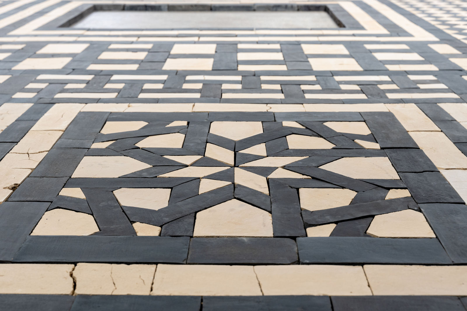 Dana Awartani, Standing by the Ruins of Aleppo, 2021