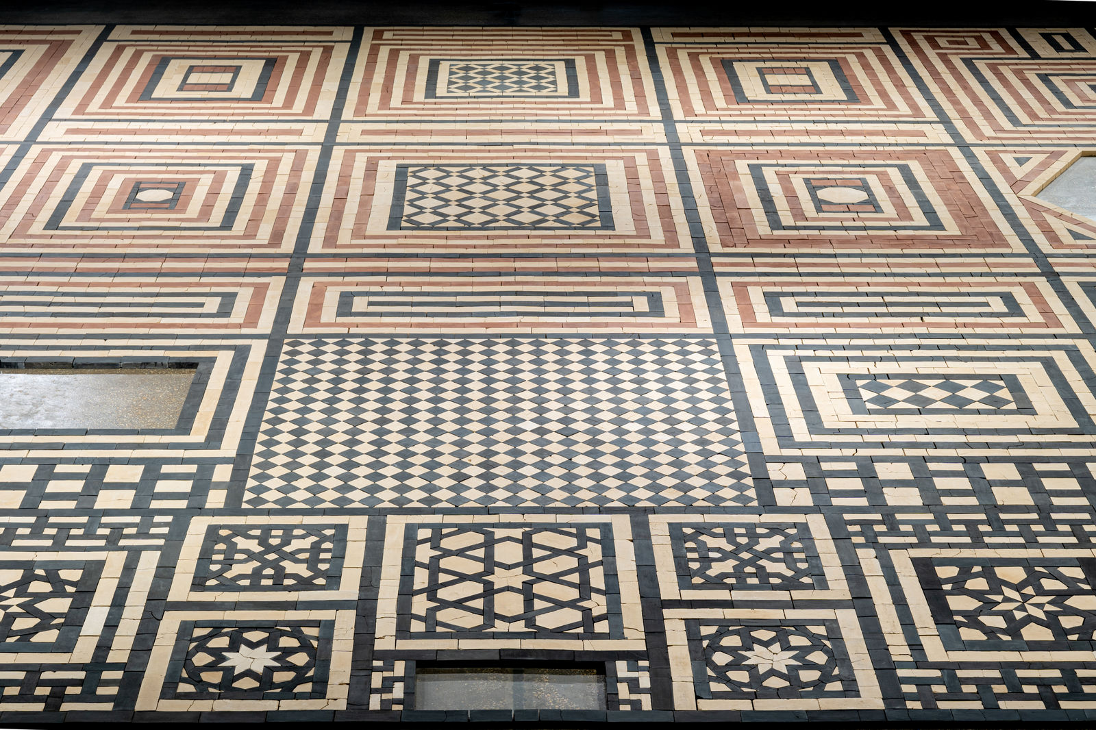 Dana Awartani, Standing by the Ruins of Aleppo, 2021