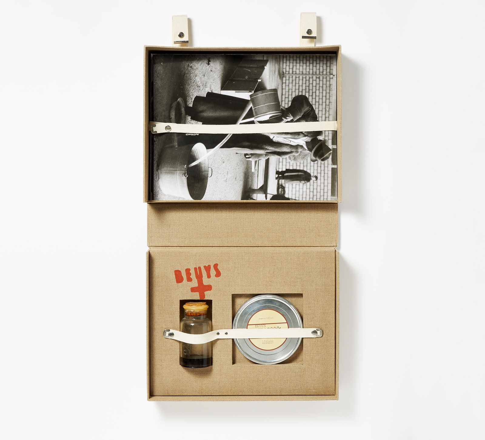 Joseph Beuys, Celtic + ∿∿∿∿∿∿∿∿, 1971