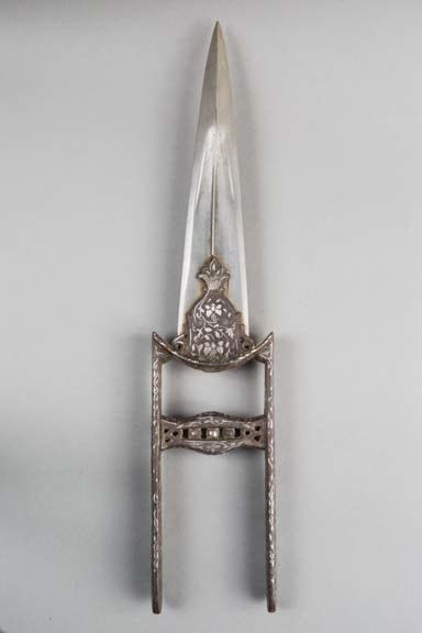 Indian single-bladed katar dagger