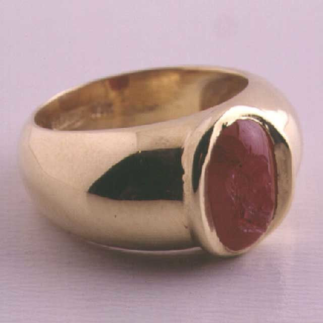 Gold Ring Featuring a Classical Revival Ruby Intaglio Depicting the Head of Zeus, 1700 CE - 1800 CE