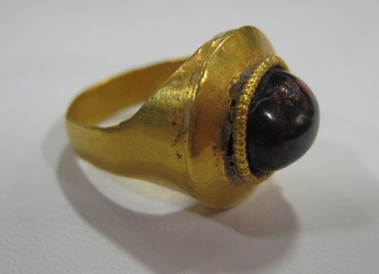 Garnet Set in Gold Ring, 100 CE - 300 CE