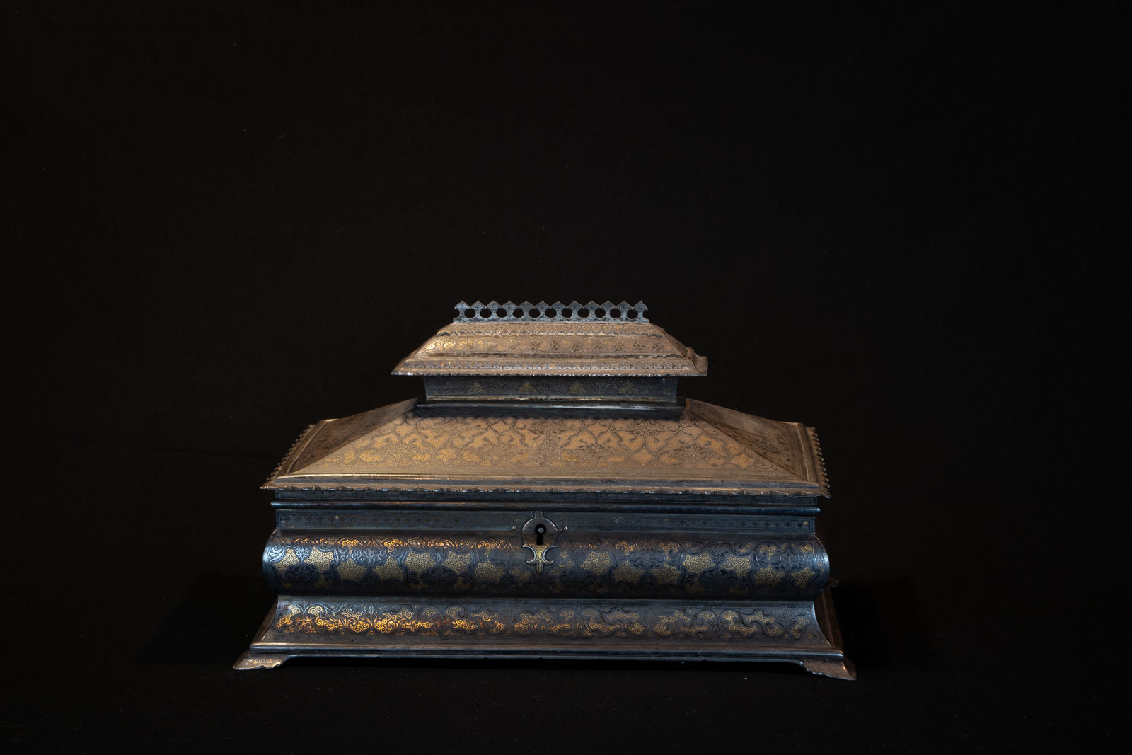 Mongol box, 1700 - 1900 CE