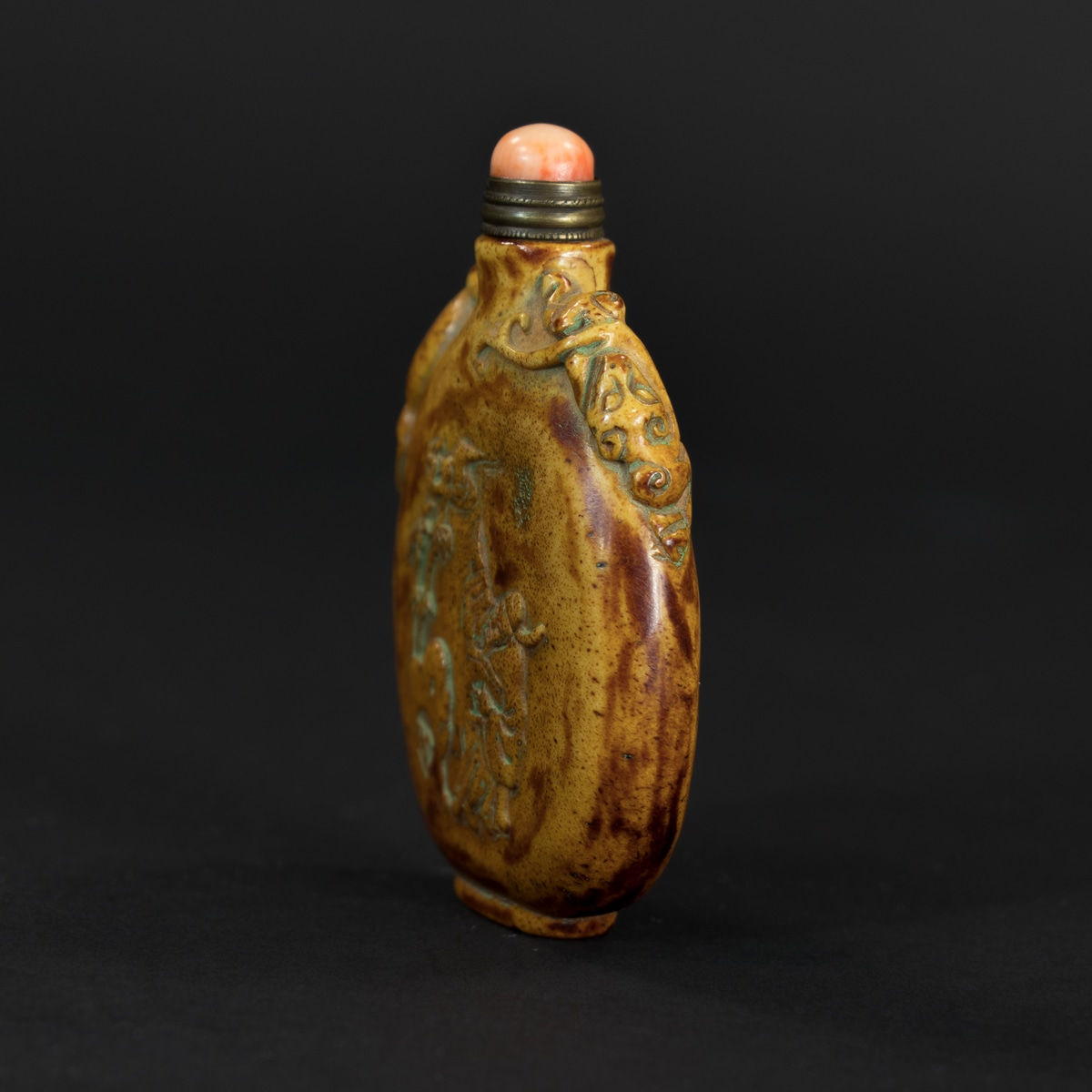 Horn Snuff Bottle with Carnelian lid, 1644 AD to 1912 AD