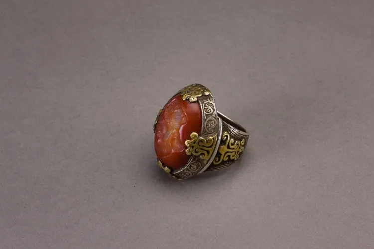 Silver Islamic oval ring with carnelian intaglio
