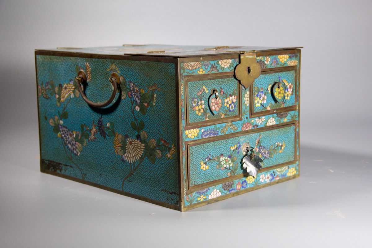 Ming Dynasty Cloisonné Jewellery Box with Mirror, 1368 CE - 1644 CE